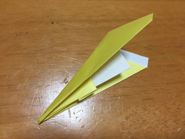 折り紙へそ飛行機　完成