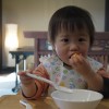 1歳半の子供の食事は手づかみが当たり前？